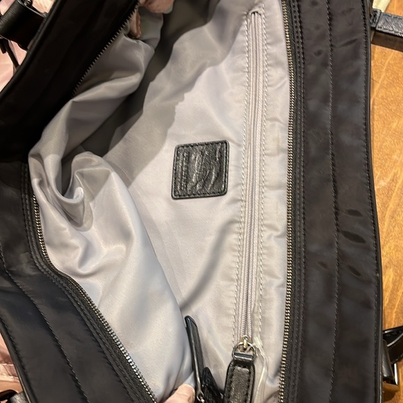 Burberry Bag. Good condition. See photos Littles stains. - Picture 9 of 9